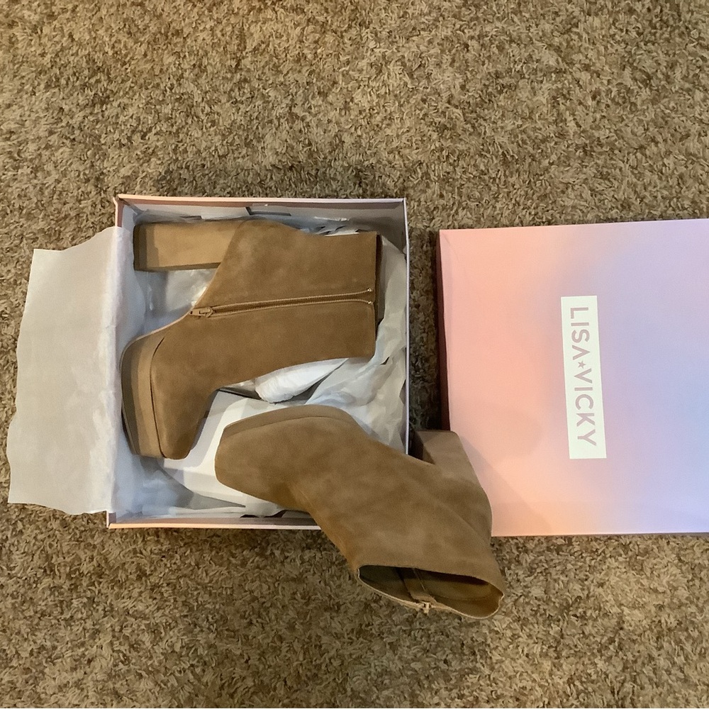 Suede platform block heel ankle bootie. NIB. SZ. 9 ( camel shade) - Picture 6 of 6